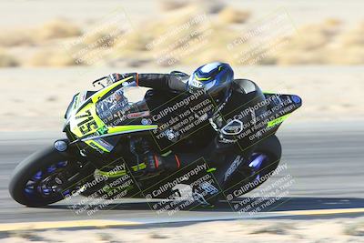 media/Jan-10-2025-CVMA Friday Practice (Fri) [[489e0da257]]/Group 4 and Trackday/Session 2 (Turn 4 Inside)/